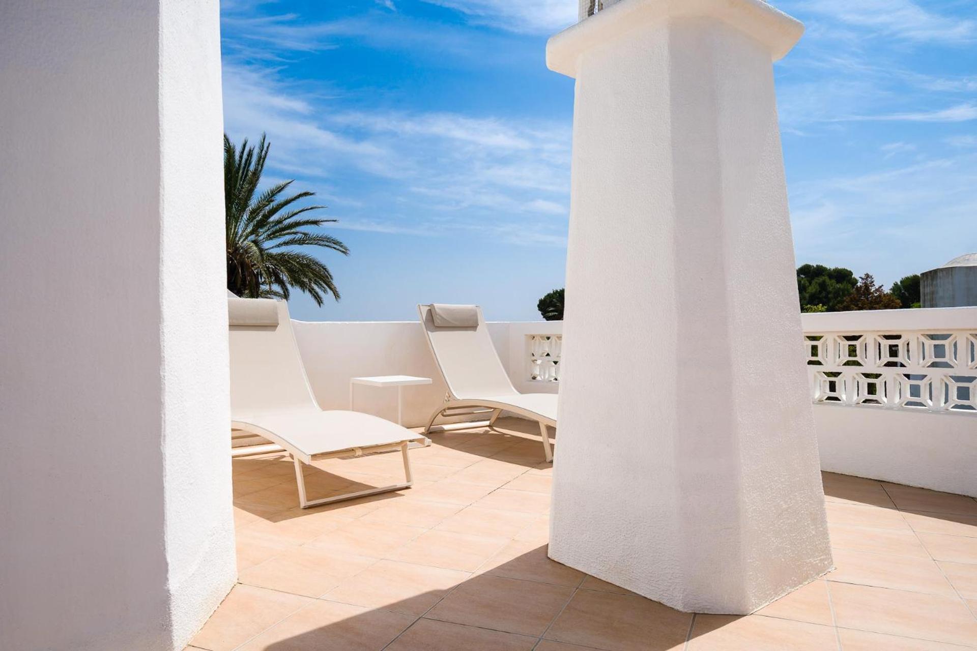 Clifftop - Pool, Private Terrace, Garden & Paddle Boards *